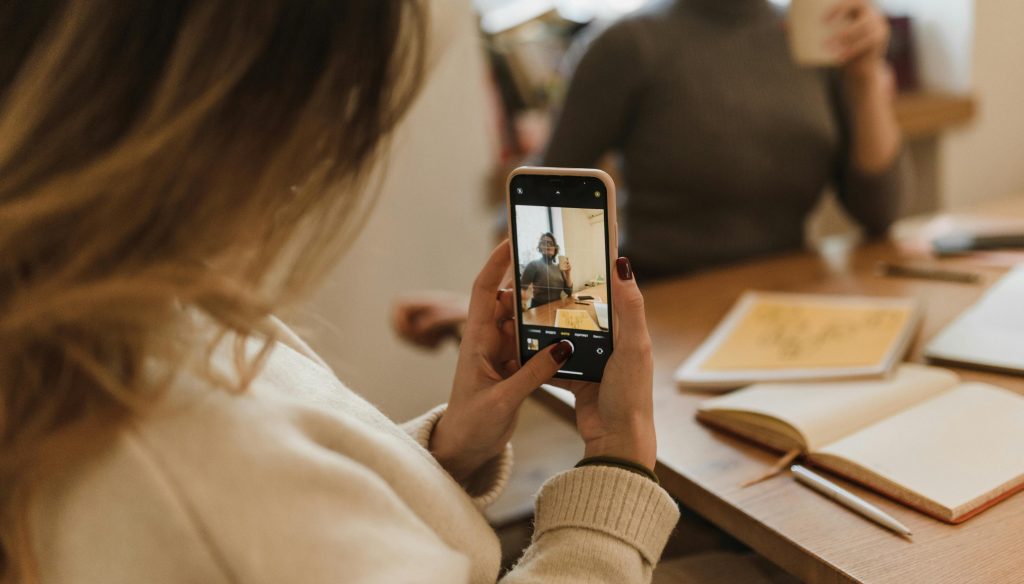 Чистый объектив камеры смартфона