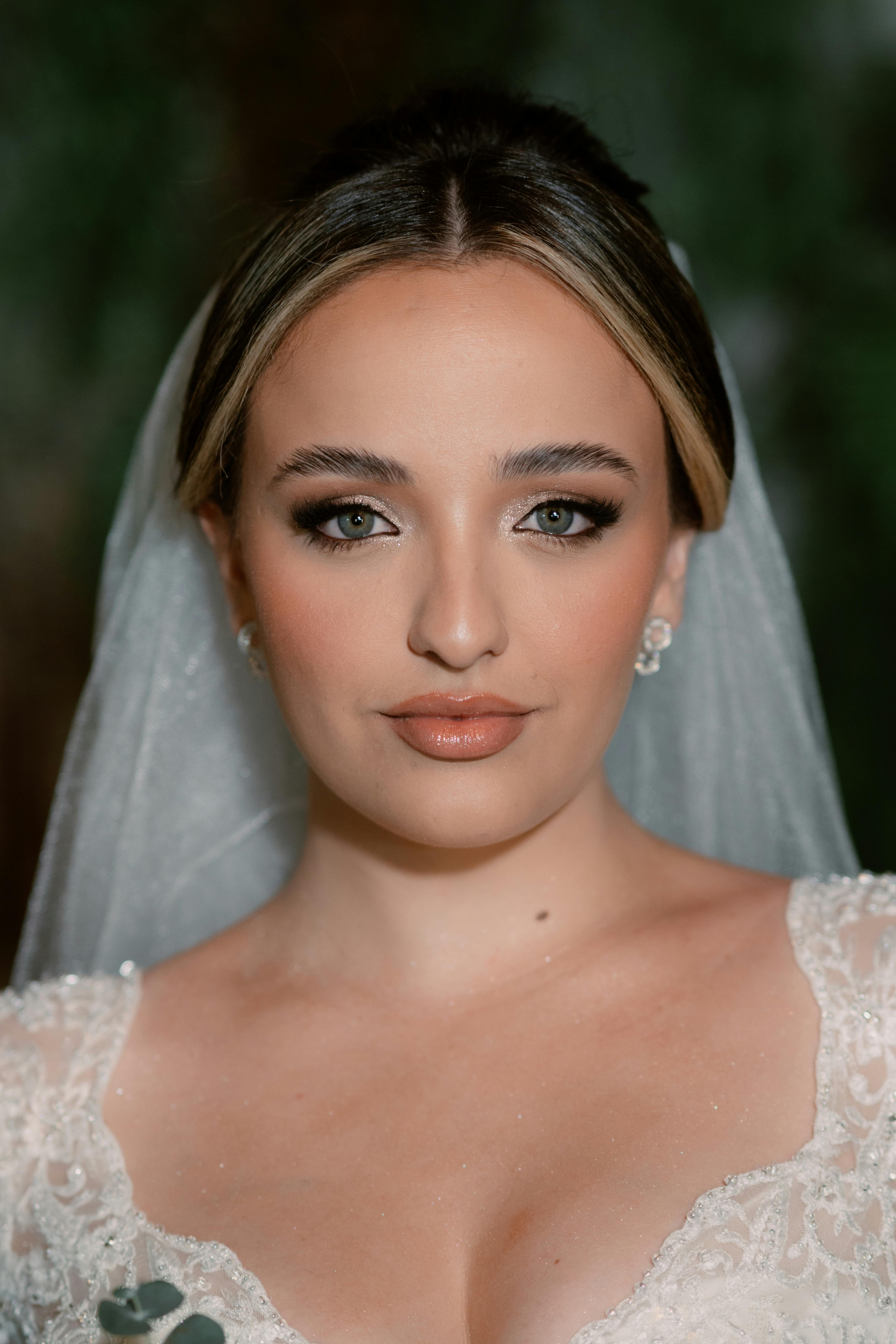 Бридальний макіяж із вуаллю — класичне сяйво і чистий тон