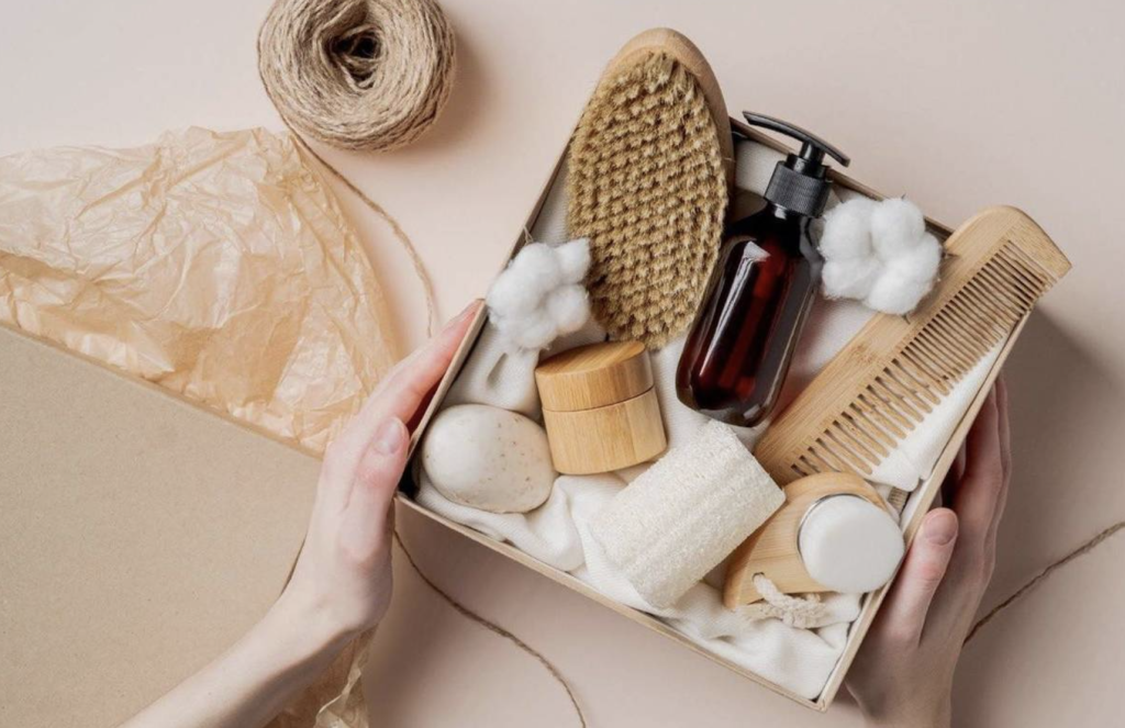 Дорожные миниатюры косметики в прозрачном пакете